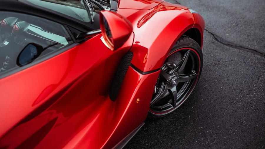 Детали экстерьера Ferrari LaFerrari Rosso Fuoco 2014 года  (фото 9 из 26)